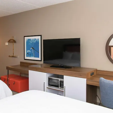 Hampton Inn Erie-South-2